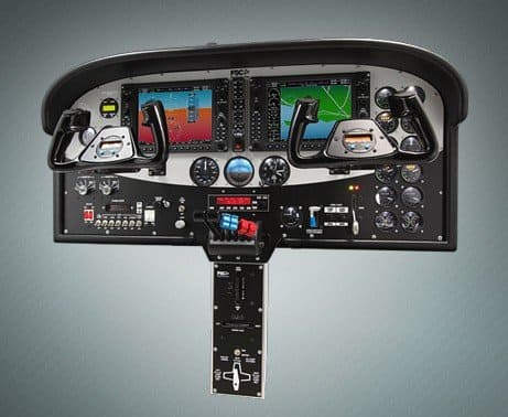 Hybrid C172S G1000 - Baron58 G1000 cockpit simulator with Dual Yoke Linked.