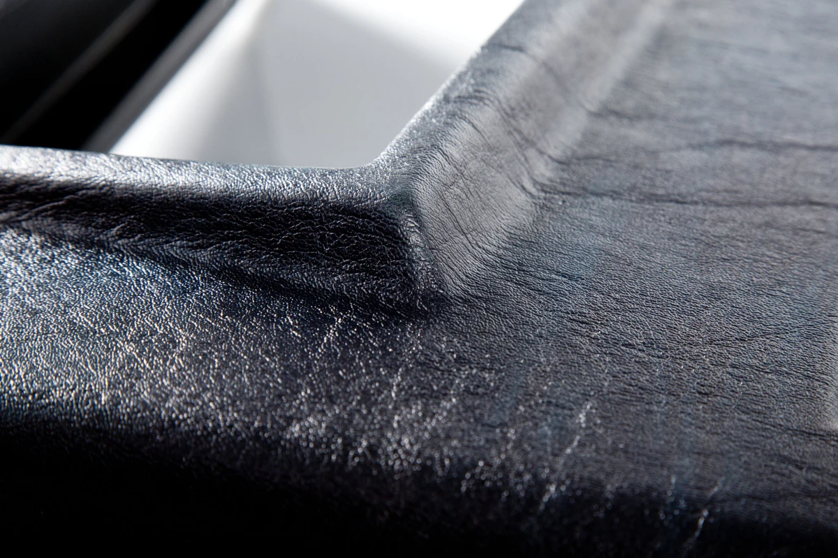 FSC A320 cabinet FO top rubber close up