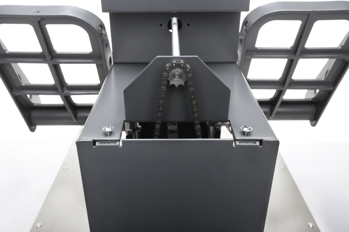 FSC B737 rudder pedals captain adjustment with chain