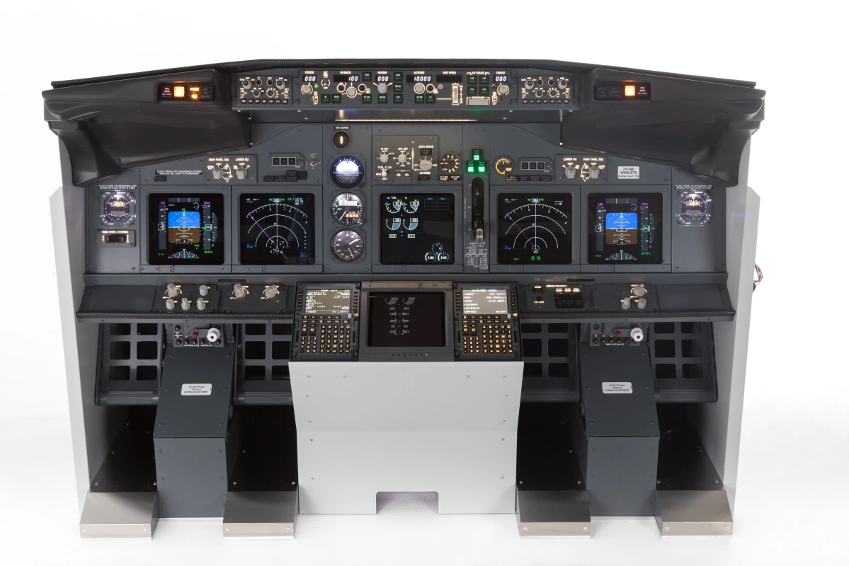 FSC B737NG MIP pro with rudder pedals and CDUs front