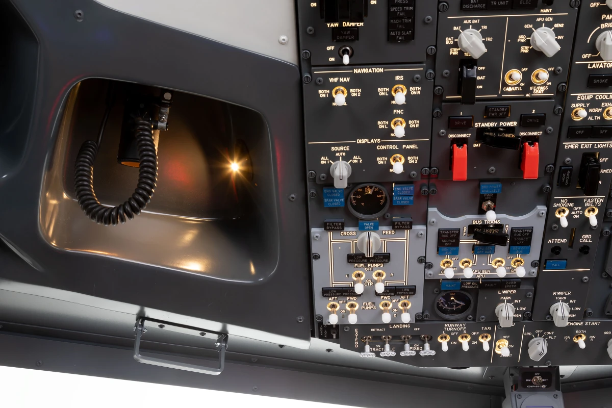 FSC B737NG turnkey professional flight simulator map and cockpit lights low light