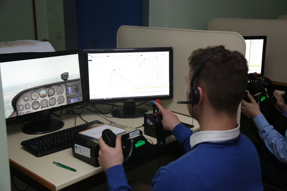 FSC FISO ATC simulator air traffic control students in flight