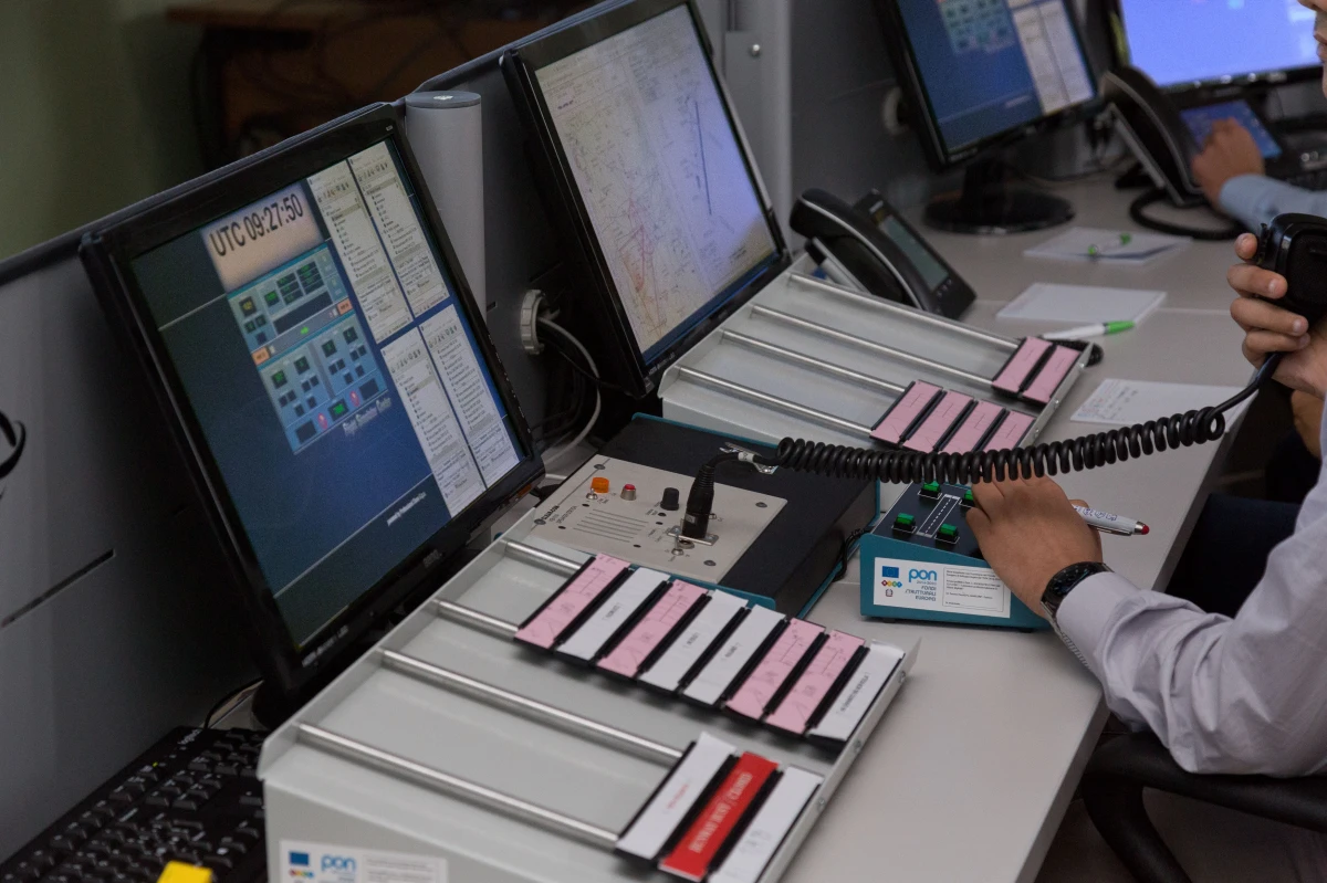 FSC FISO ATC simulator communication with pilots in flight