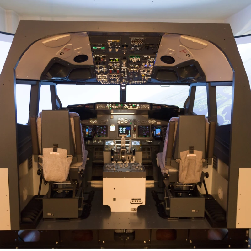 A complete B737 cockpit in a small room