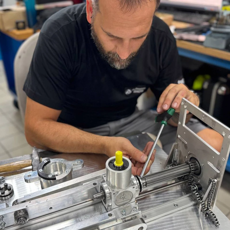 Mechanical assembly in the workshop